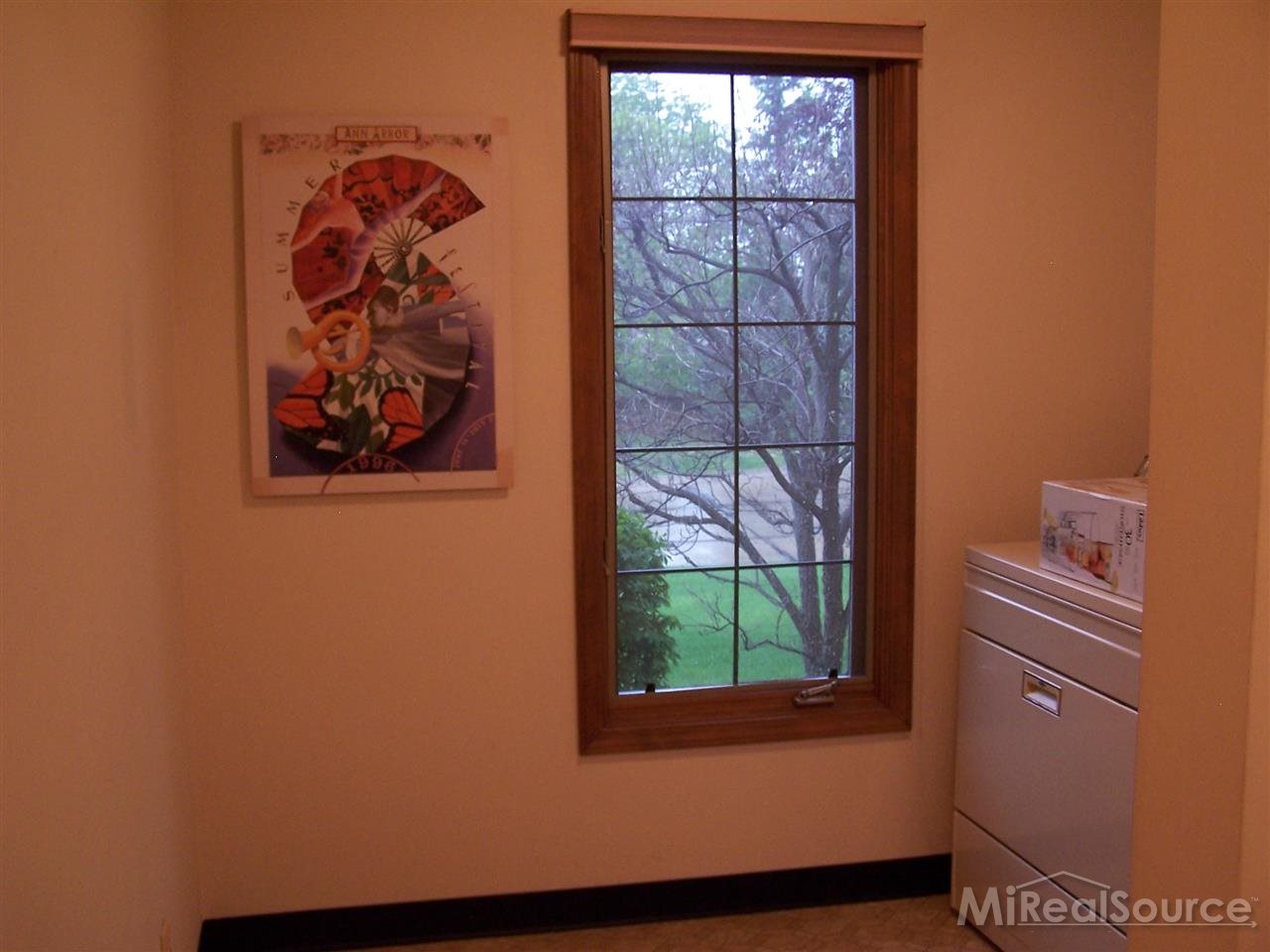 220 Bourbon Court Rochester, MI 48307 - Photo 13 of 28 31193081-12.JPG