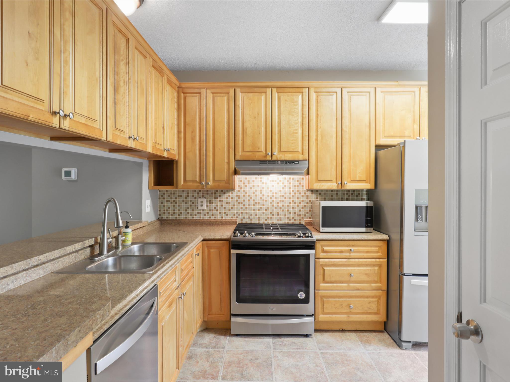 7200 Stover Drive Alexandria, VA 22306 - Photo 5 of 48