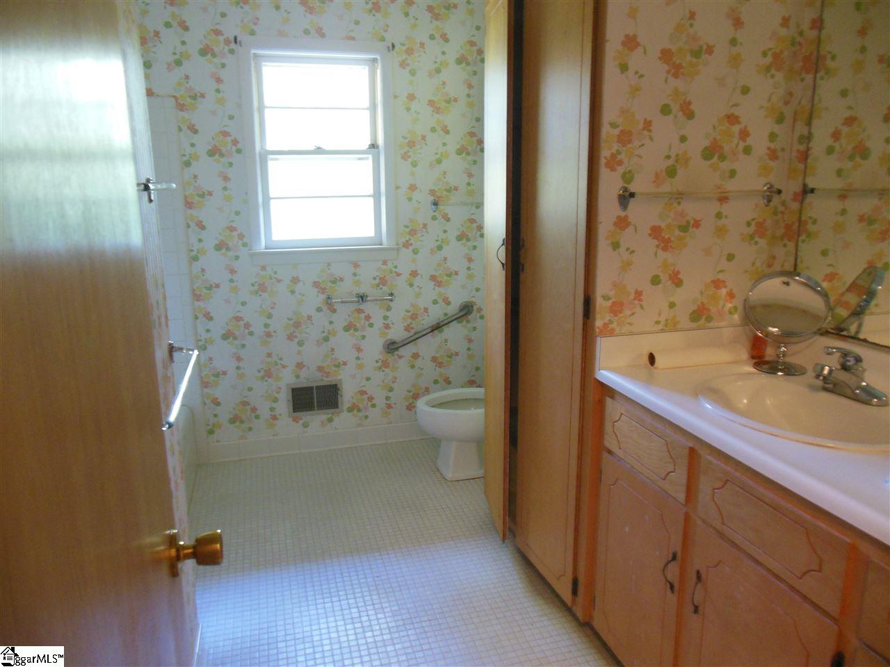 343 Pace Valley Road Easley, SC 29640 - Photo 7 of 10