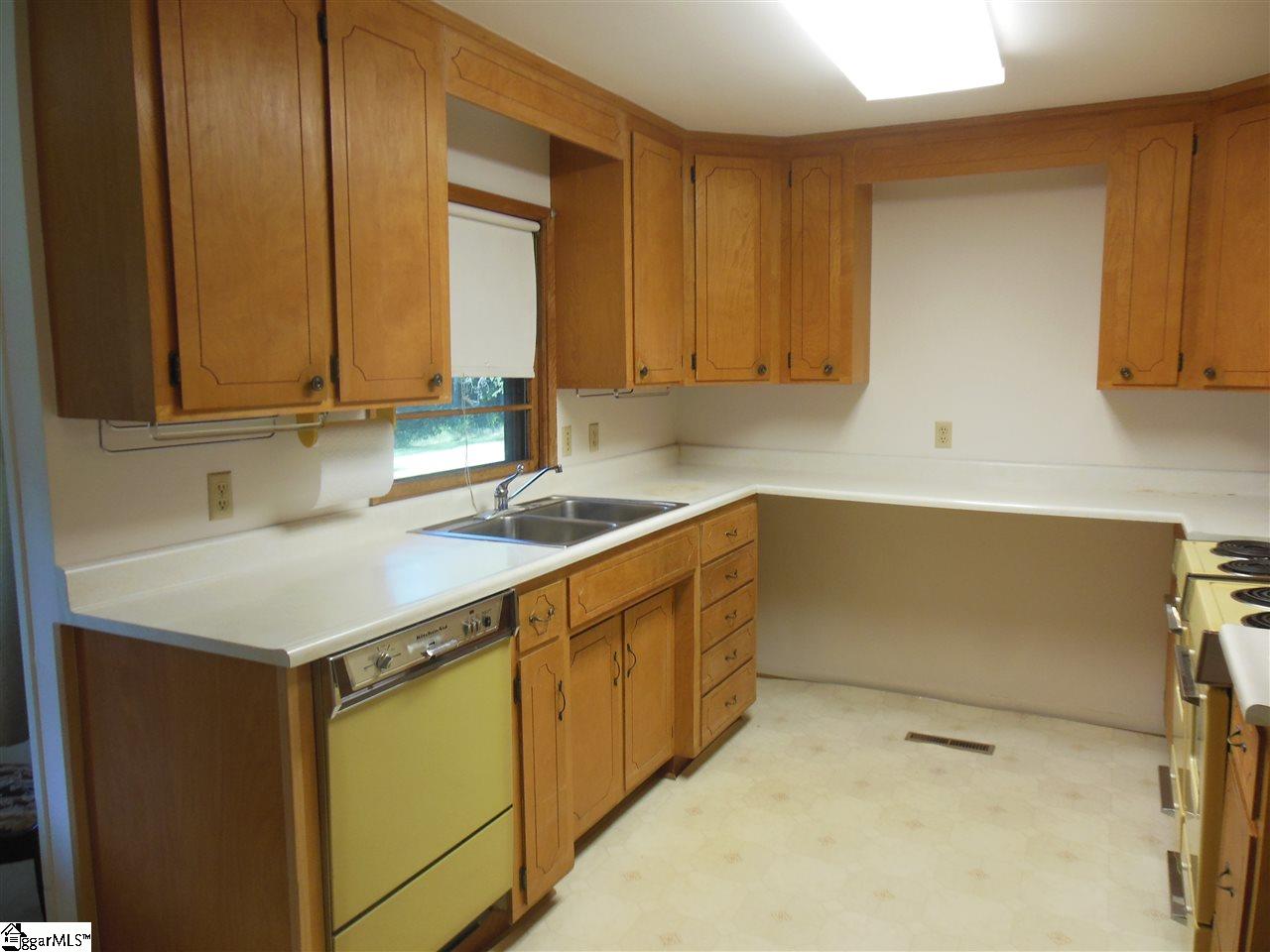343 Pace Valley Road Easley, SC 29640 - Photo 8 of 10