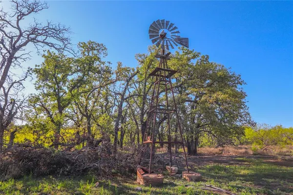 $1,076,700 | 404 Valera Tx 76884, Talpa, TX 76882