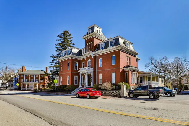 $2,650 | 241 Middle Street, Unit 9, Portsmouth, NH 03801