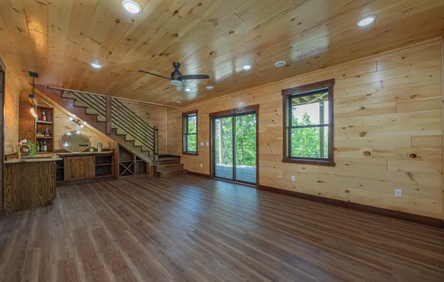 $695,000 | 2018 County 5 Street Northwest, Hackensack, MN 56452