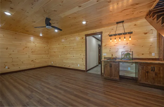 $695,000 | 2018 County 5 Street Northwest, Hackensack, MN 56452