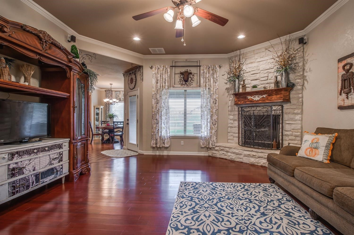 5518 104th Street Lubbock, TX 79424 - Photo 5 of 10 a living room with furniture and a flat screen tv