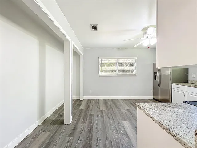 a view of field with a backyard