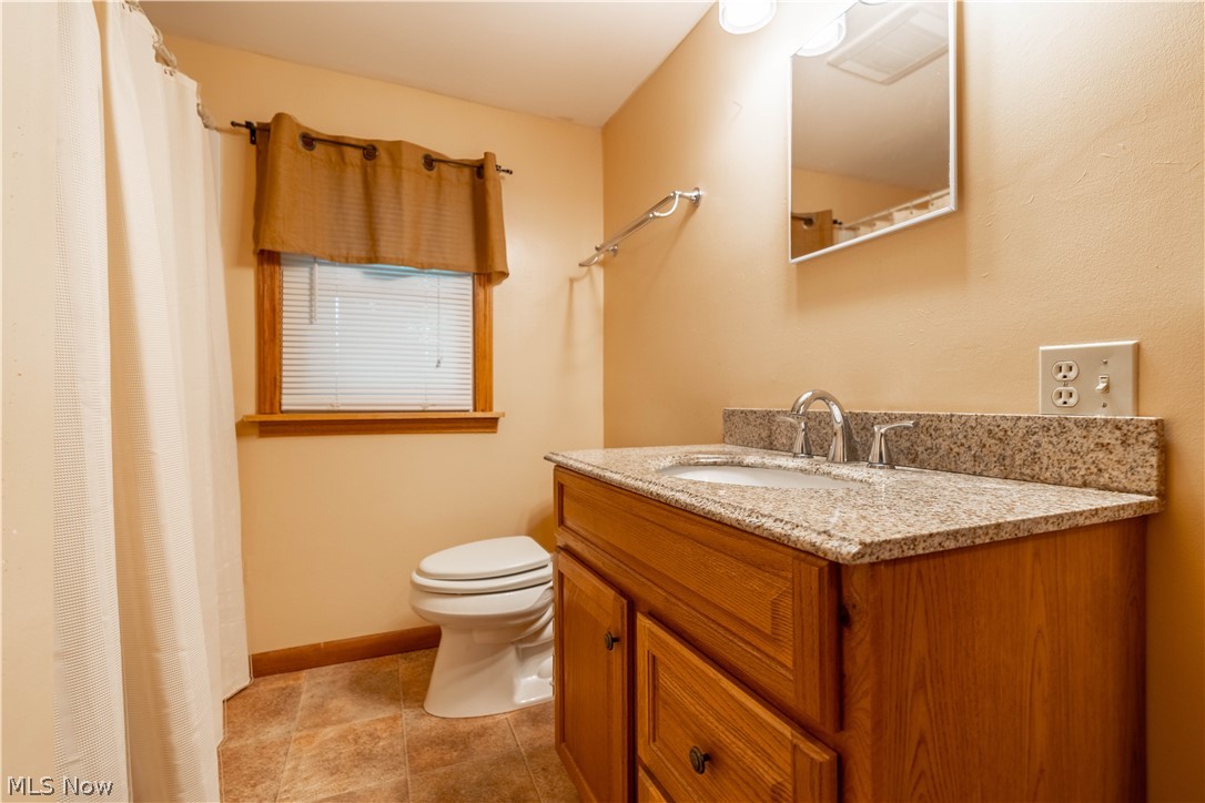 2512 Wright Road Akron, OH 44320 - Photo 2 of 29