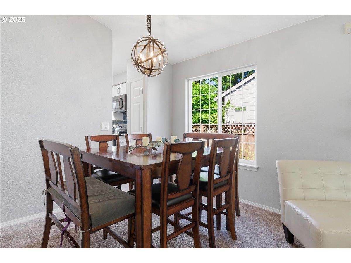 465 Southwest Sutherland Way Beaverton, OR 97006 - Photo 7 of 30 Dining Room