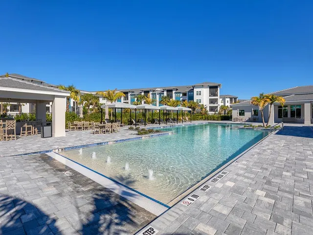 $1,000,000 | 10030 Degas Terrace, Bradenton, FL 34212