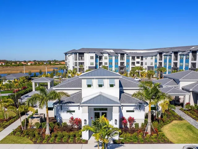 $1,000,000 | 10030 Degas Terrace, Bradenton, FL 34212