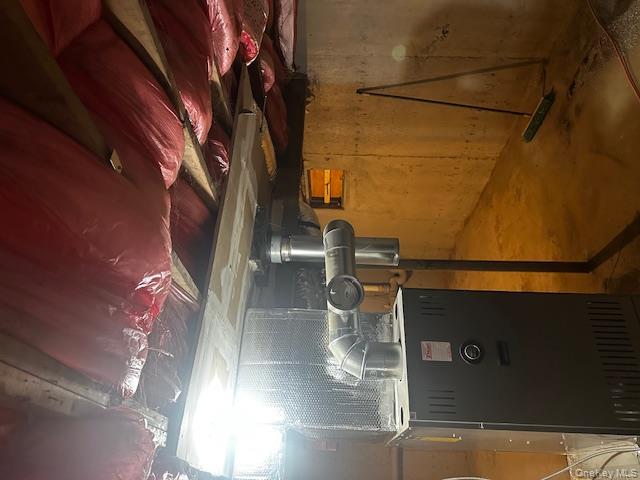 542 Post Avenue Bellport, NY 11713 - Photo 31 of 38