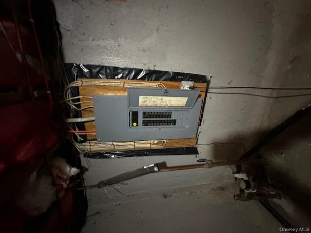 542 Post Avenue Bellport, NY 11713 - Photo 36 of 38