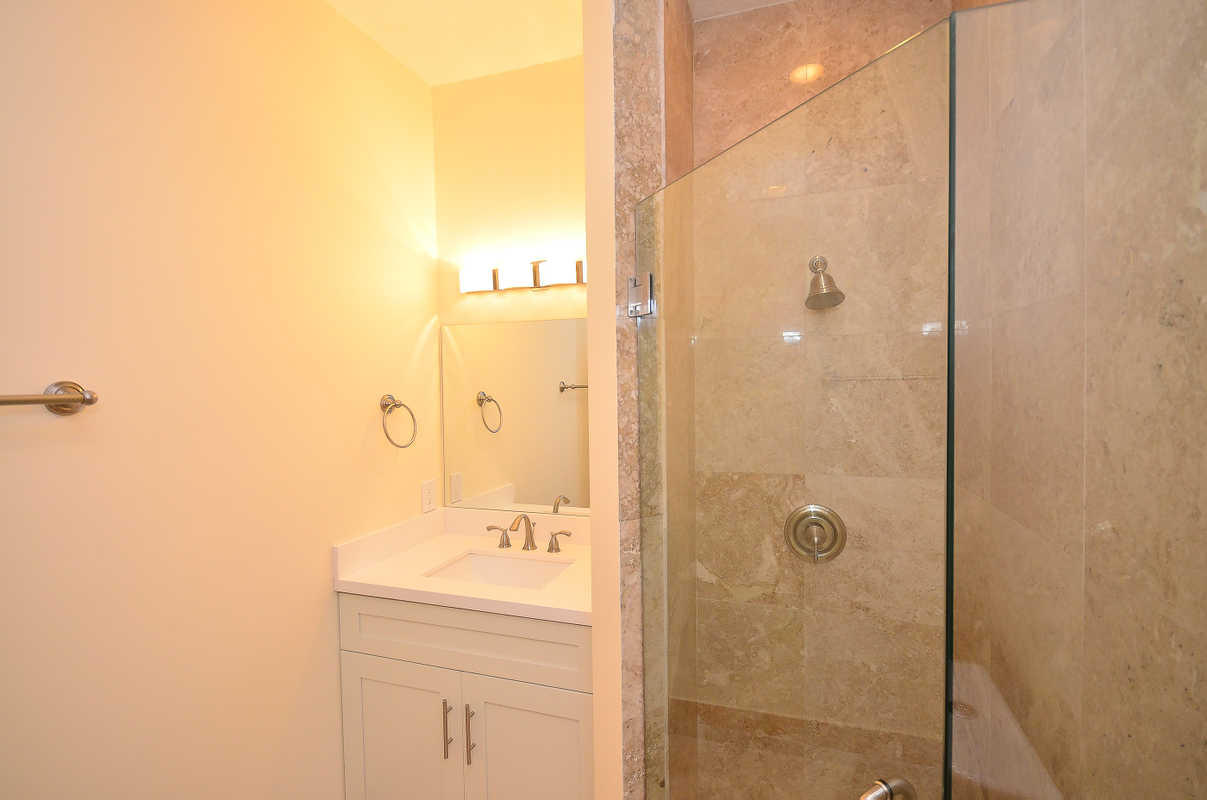 6601 Northwest 23rd Way Boca Raton, FL 33496 - Photo 20 of 36 2ND FULL BATHROOM