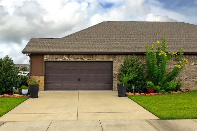 $425,000 | 3057 Peterson Circle, Bryan, TX 77802