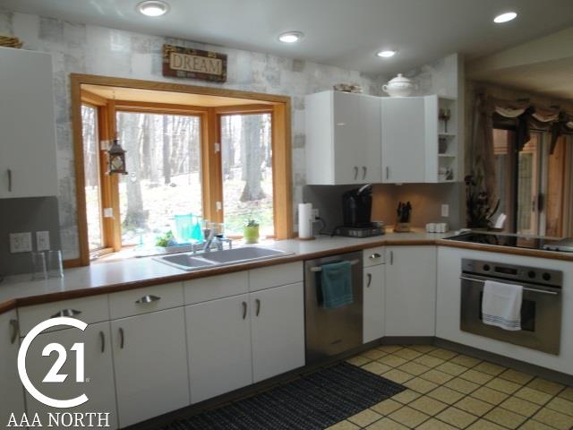 5777 Rochester Road Dryden, MI 48428 - Photo 9 of 55 31378221-8.JPG