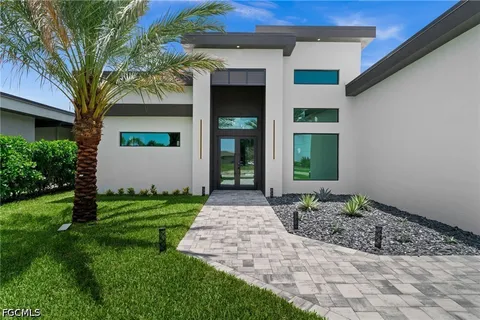 $1,150,000 | 2833 Southwest 17th Place, Cape Coral, FL 33914