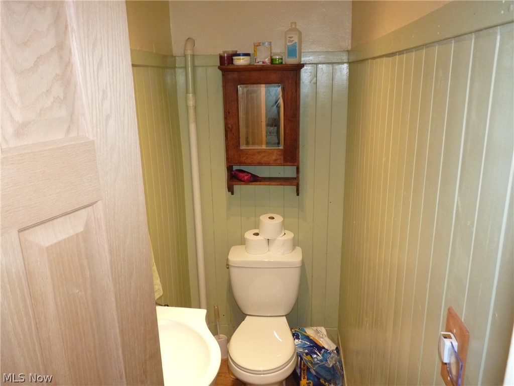 3119 South Leavitt Road Southwest Warren, OH 44481 - Photo 21 of 50 Bathroom with toilet