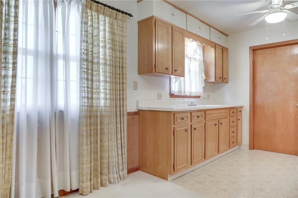 710 Howard Road Greenwood, IN 46142 - Photo 10 of 28 Gallery Image 10