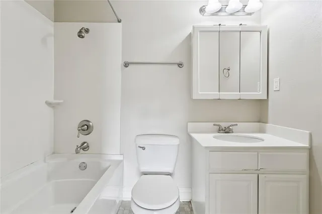 $1,200 | 3805 Houma Boulevard, Unit B221, Metairie, LA 70006