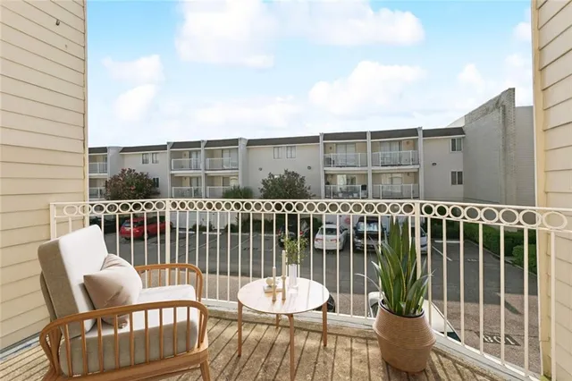 $1,200 | 3805 Houma Boulevard, Unit B221, Metairie, LA 70006