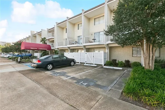 $1,200 | 3805 Houma Boulevard, Unit B221, Metairie, LA 70006
