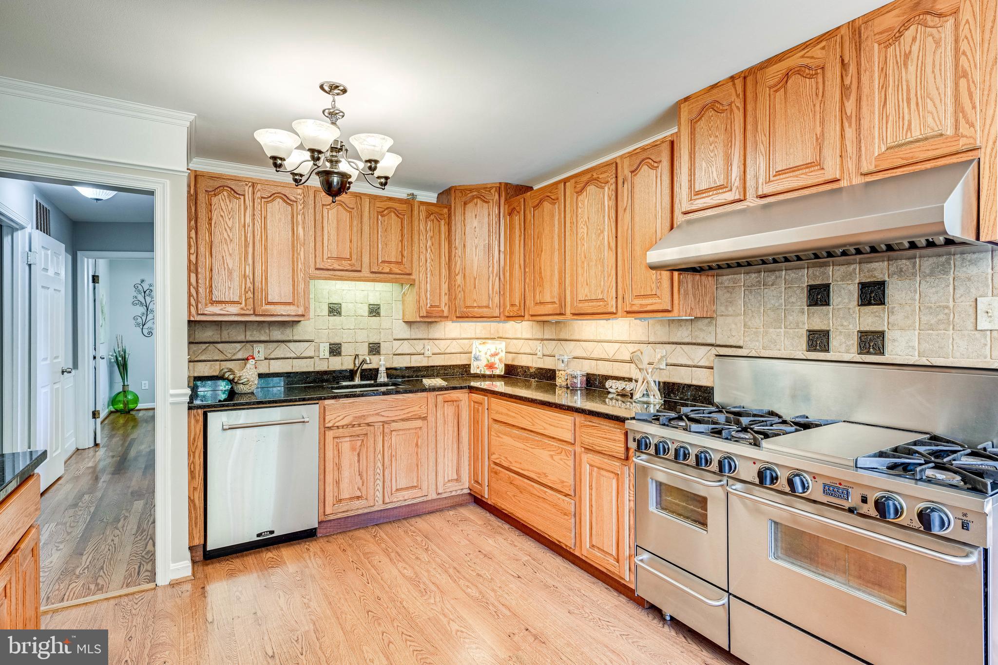 8937 Victoria Road Springfield, VA 22151 - Photo 12 of 46