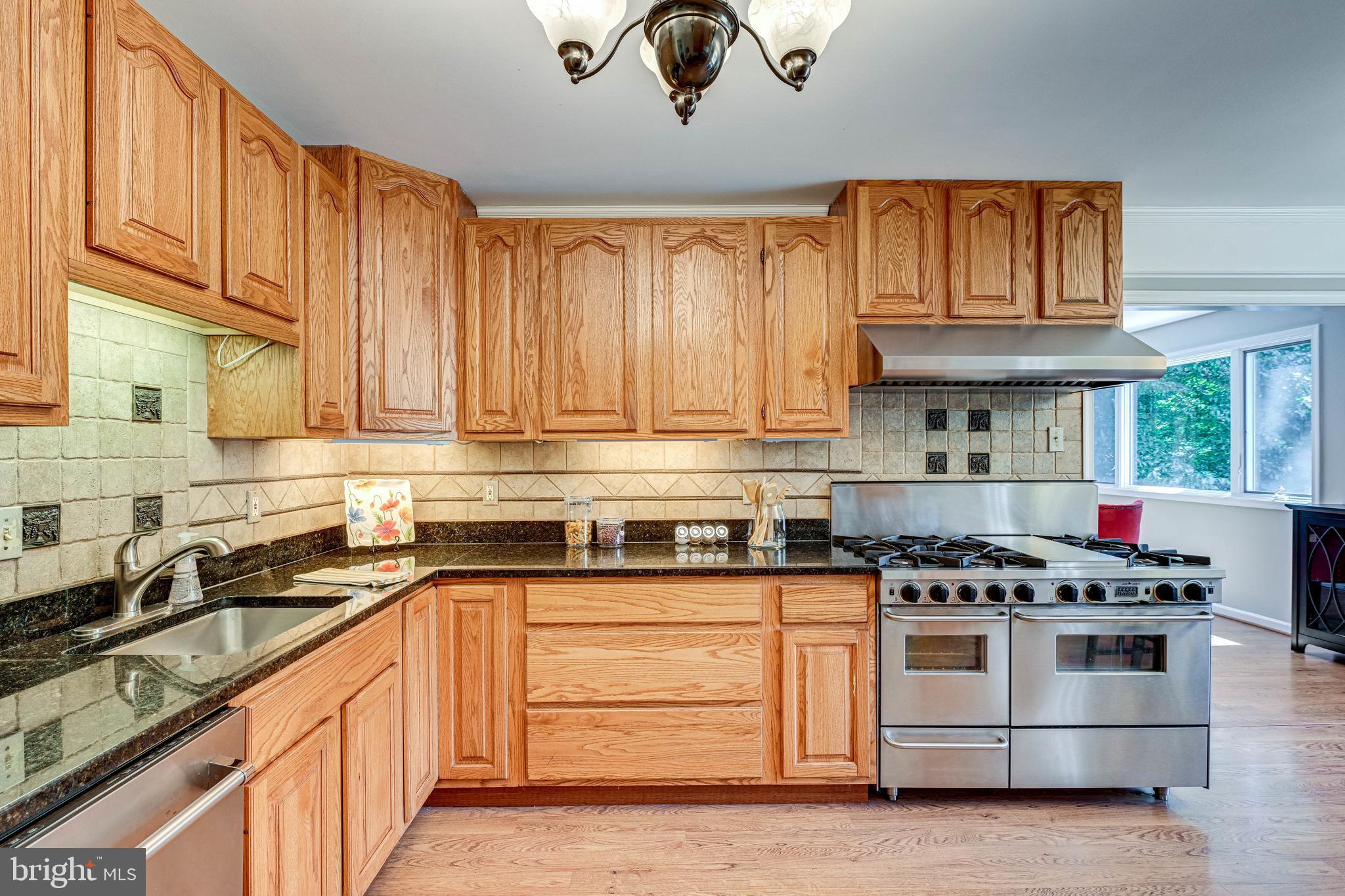 8937 Victoria Road Springfield, VA 22151 - Photo 13 of 46