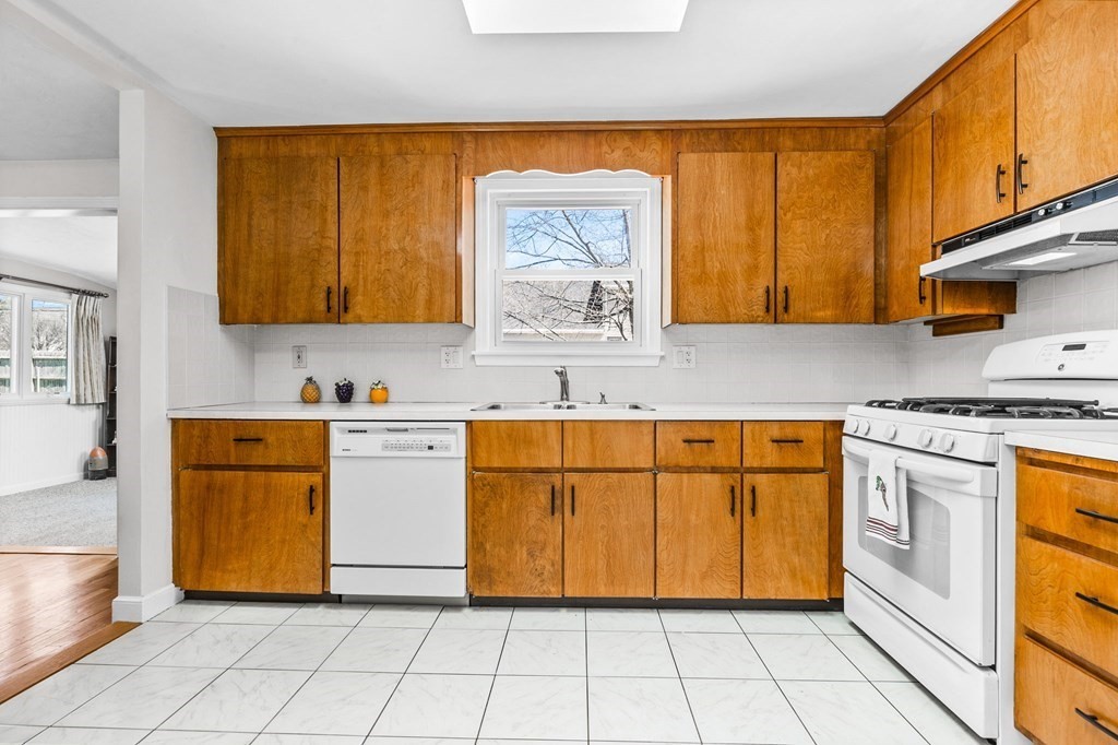3 Glendale Way Canton, MA 02021 - Photo 6 of 30 Gallery Image 6