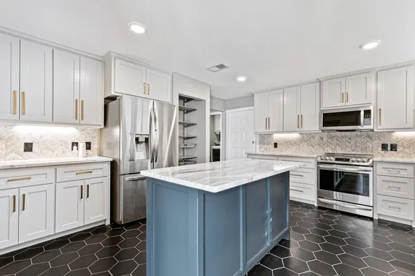 $629,000 | 2010 Heather Brook Drive, Grapevine, TX 76051