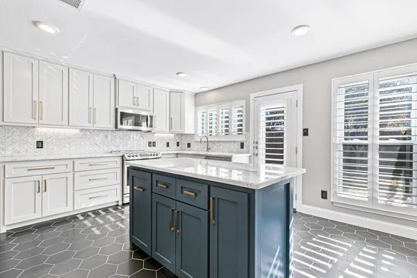 $629,000 | 2010 Heather Brook Drive, Grapevine, TX 76051