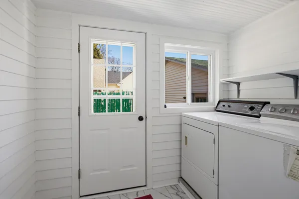 $189,900 | 214 East William Street, Monticello, IL 61856