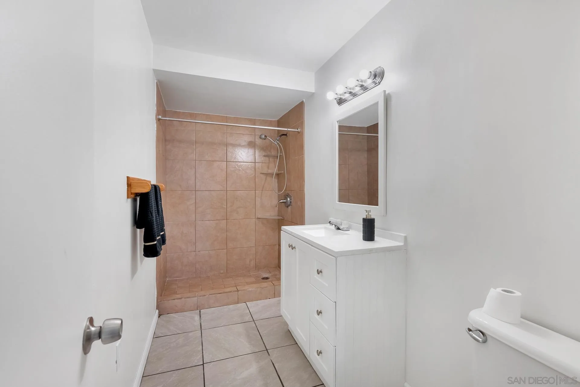 839 Rangeview Street Spring Valley, CA 91977 - Photo 17 of 28 Gallery Image 17