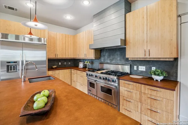 $2,150 | 10216 Fairbanks North Houston Road, Houston, TX 77064