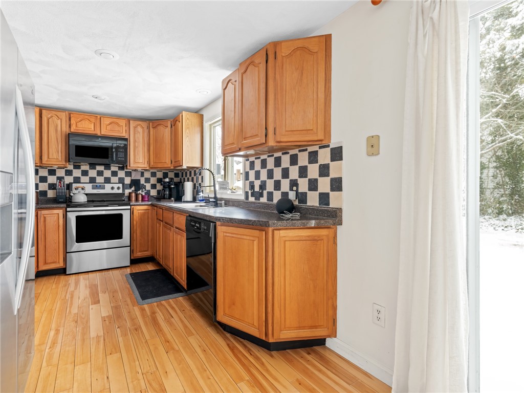 121 Melbourn Road Warwick, RI 02886 - Photo 13 of 36 Kitchen