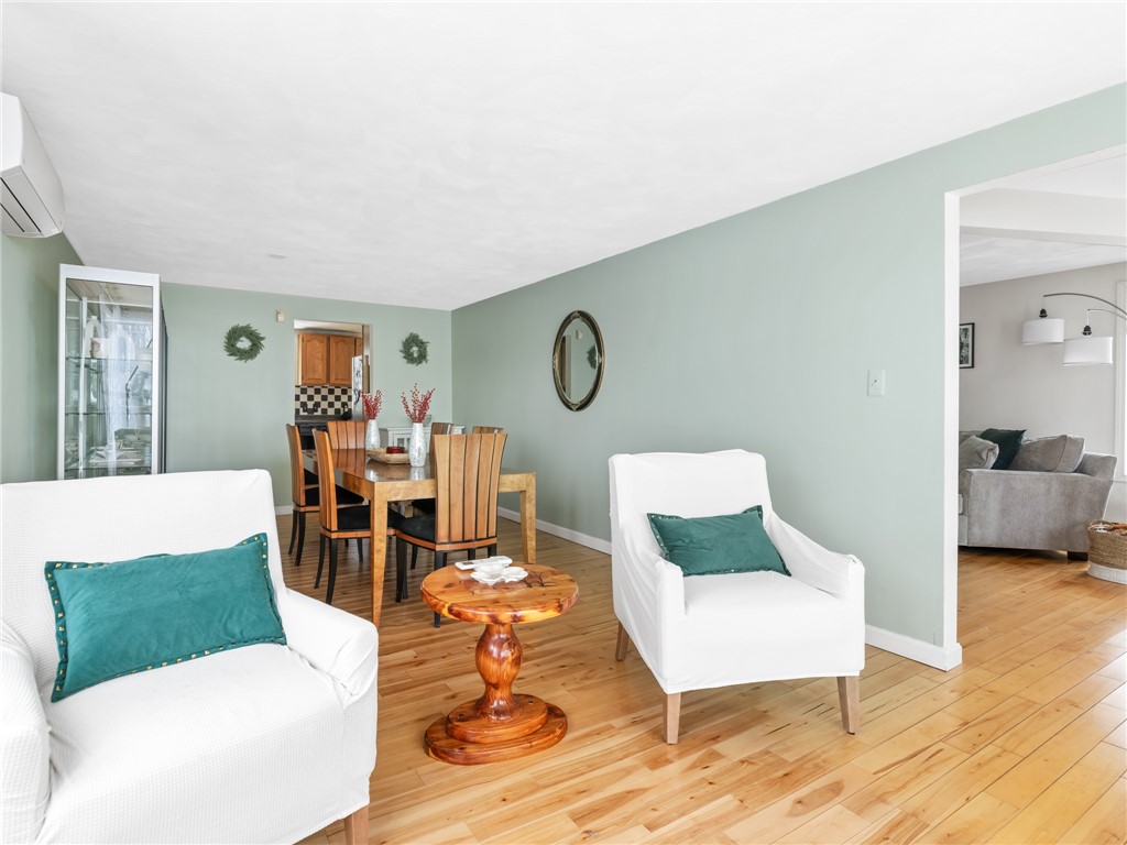 121 Melbourn Road Warwick, RI 02886 - Photo 16 of 36 Sitting area