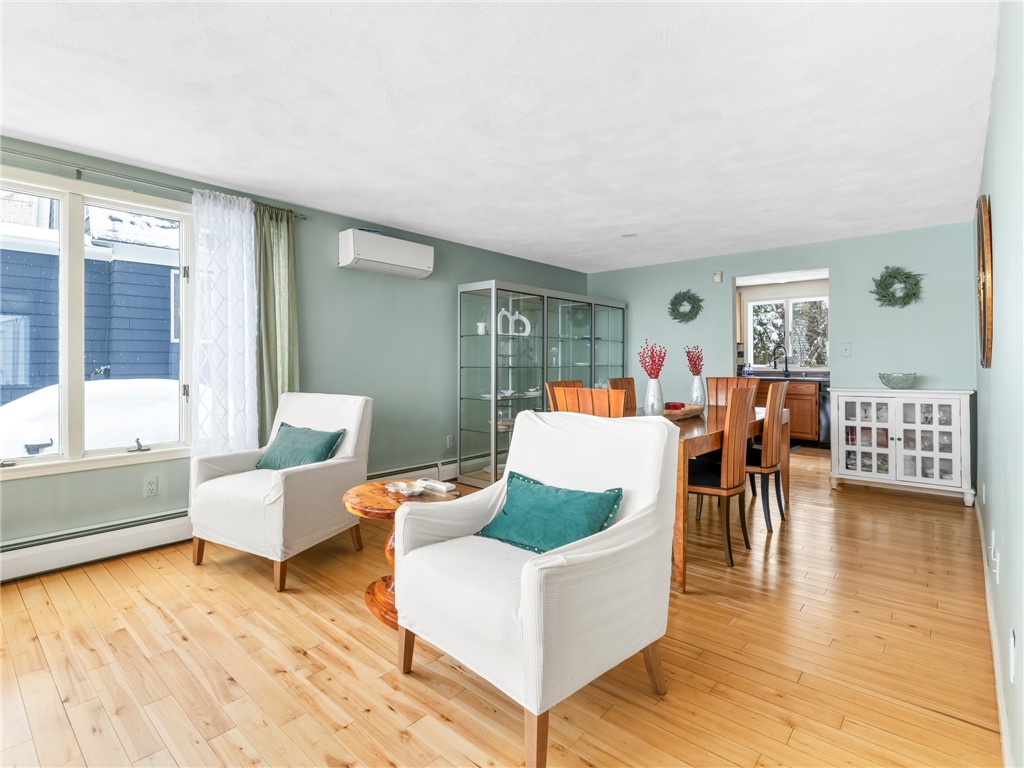 121 Melbourn Road Warwick, RI 02886 - Photo 17 of 36 Sitting Area