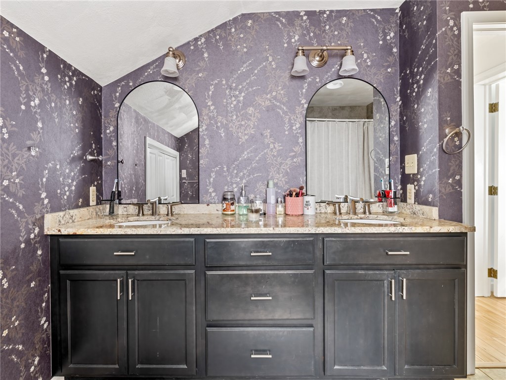 121 Melbourn Road Warwick, RI 02886 - Photo 24 of 36 Upstairs Bath