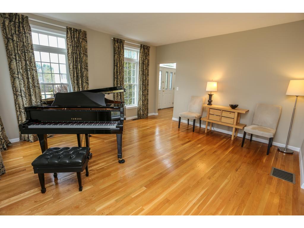 21 Winding Road Bedford, NH 03110 - Photo 18 of 36