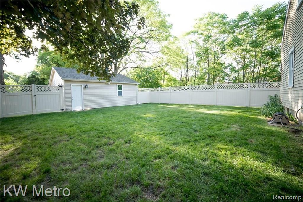 229 North Helen Avenue Rochester, MI 48307 - Photo 36 of 37