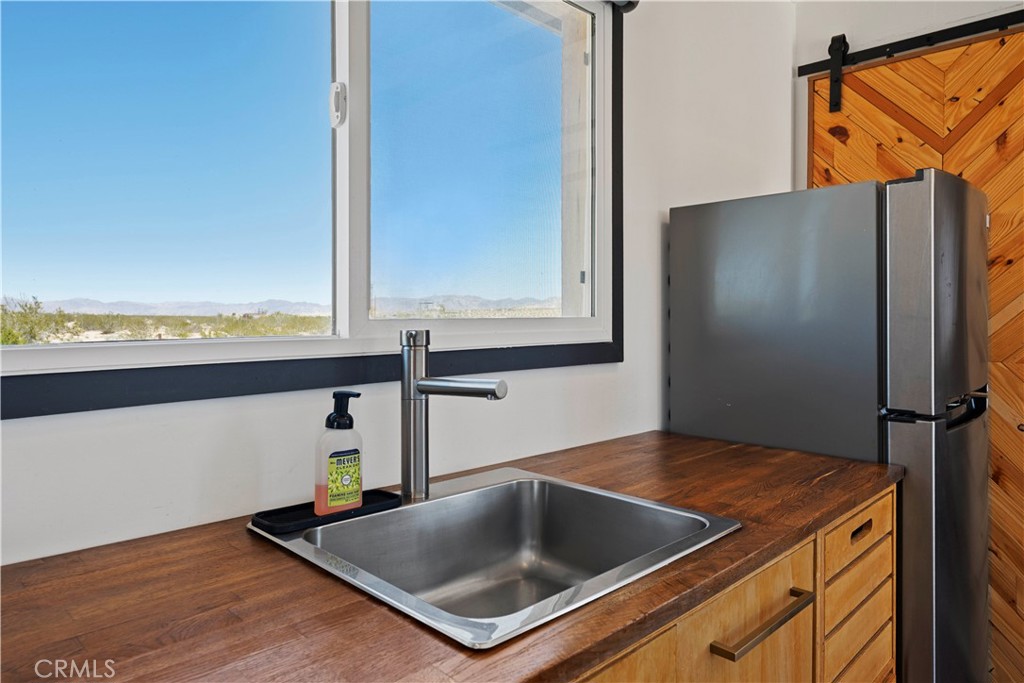 66750 Pole Line Road Joshua Tree, CA 92252 - Photo 22 of 36 a kitchen with kitchen island a counter top space and a sink