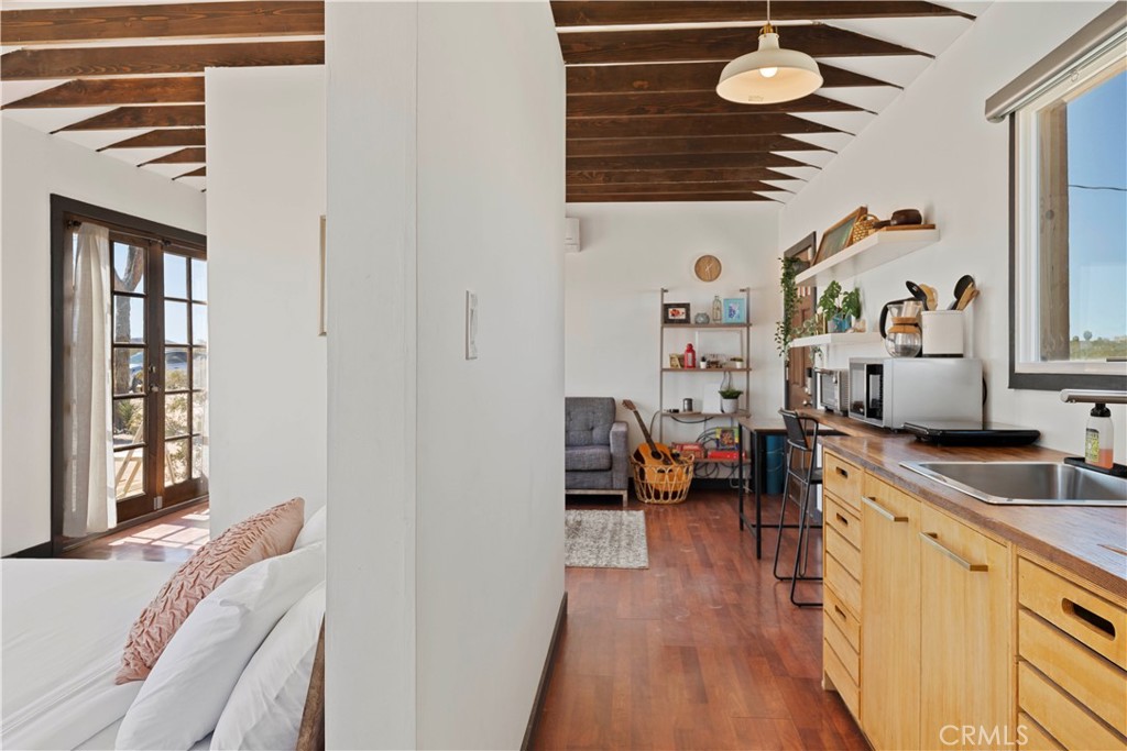 66750 Pole Line Road Joshua Tree, CA 92252 - Photo 24 of 36 a living room with furniture
