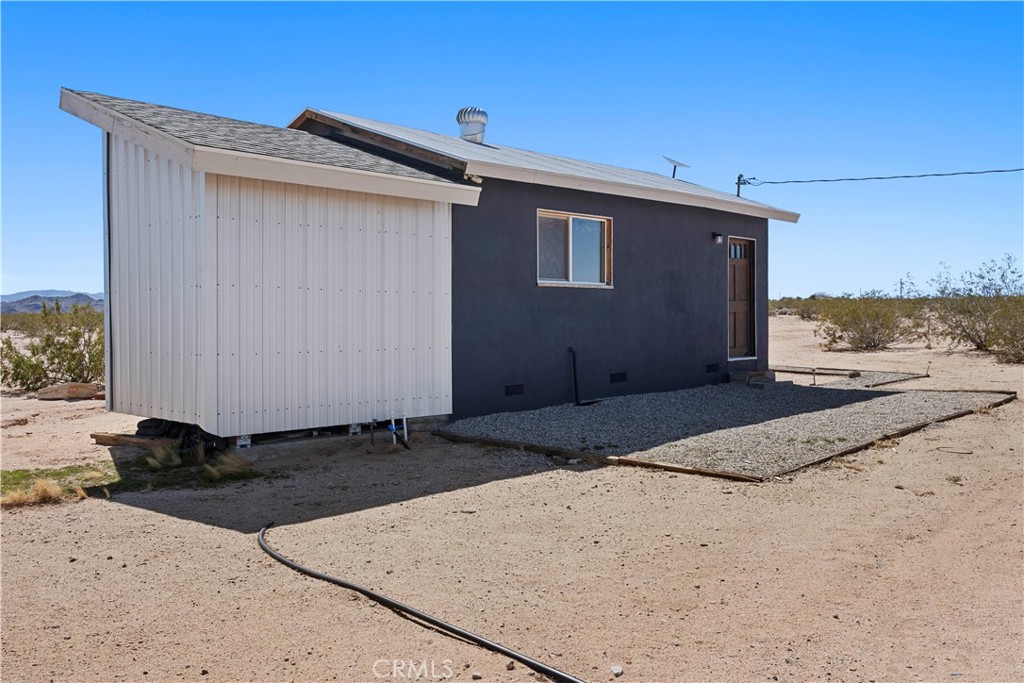 66750 Pole Line Road Joshua Tree, CA 92252 - Photo 32 of 36 a backyard of a house