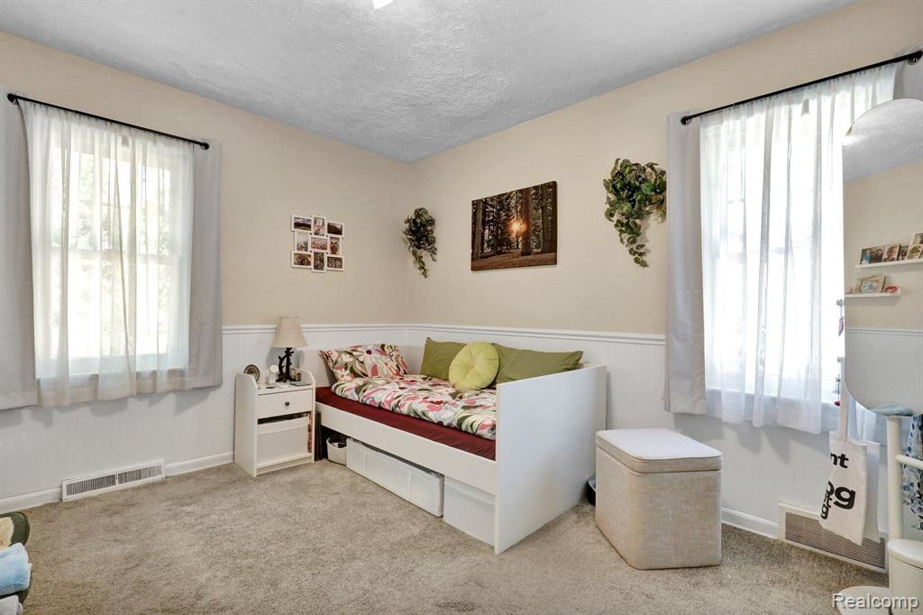 1001 North Waverly Road Lansing, MI 48917 - Photo 18 of 32 Gallery Image 18