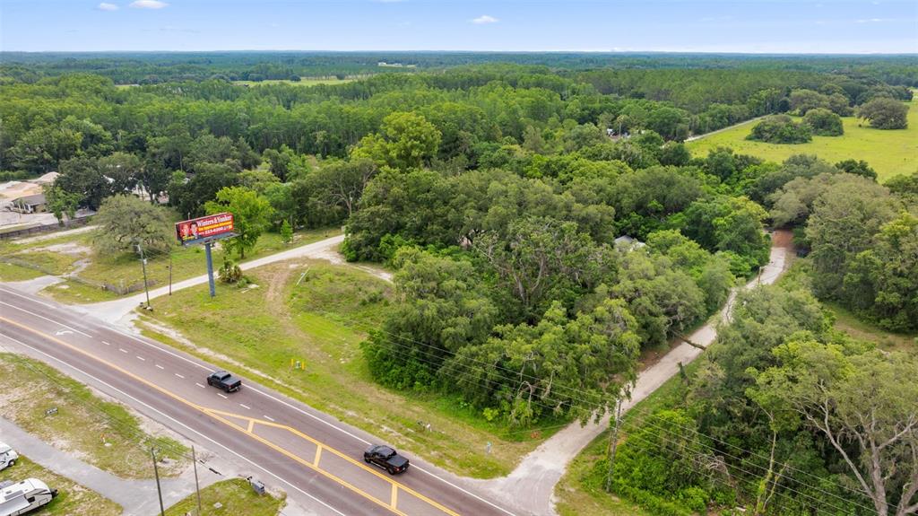19057 Malabar Avenue Spring Hill, FL 34610 - Photo 19 of 23 a view of a garden from a balcony