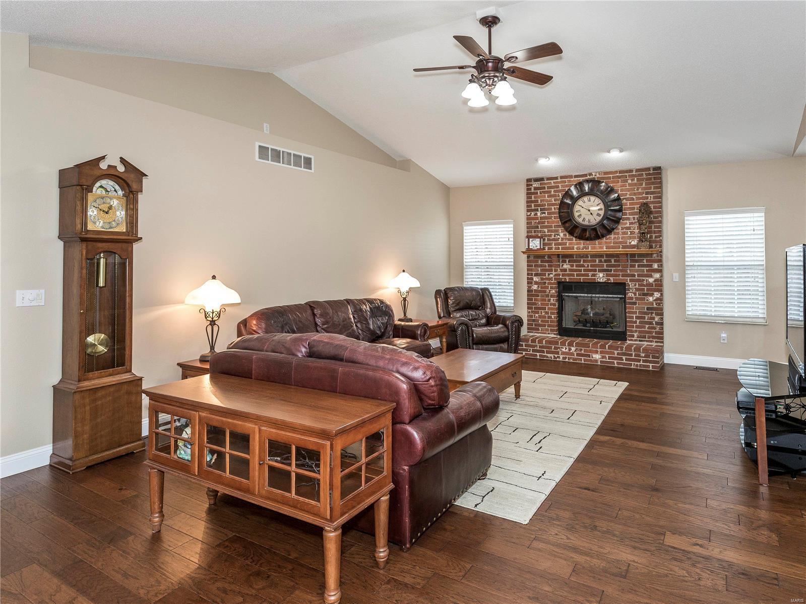 4843 South Hazel Road Edwardsville, IL 62025 - Photo 7 of 49