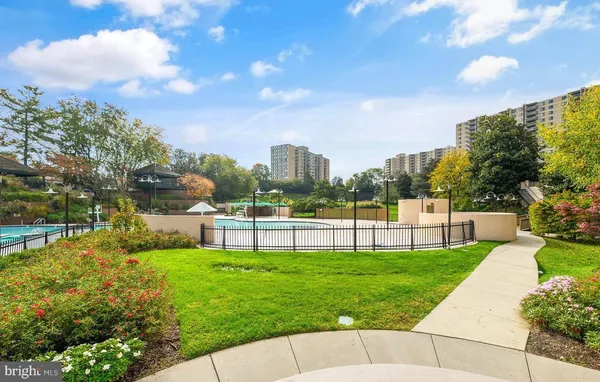 $300,000 | 309 Yoakum Parkway, Unit 411, Alexandria, VA 22304