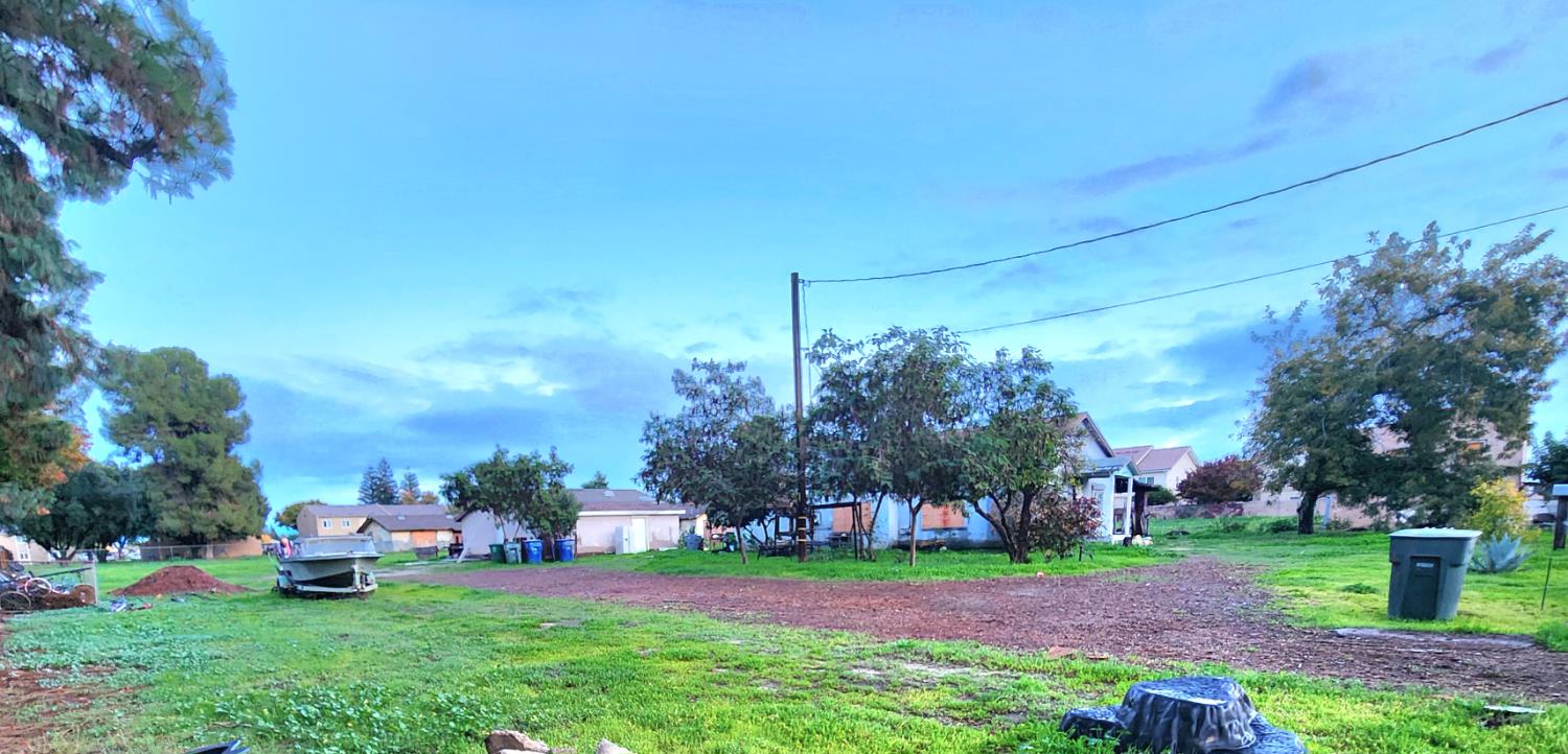 1428 J Street Sanger, CA 93657 - Photo 2 of 7 a view of a yard with a house in the background