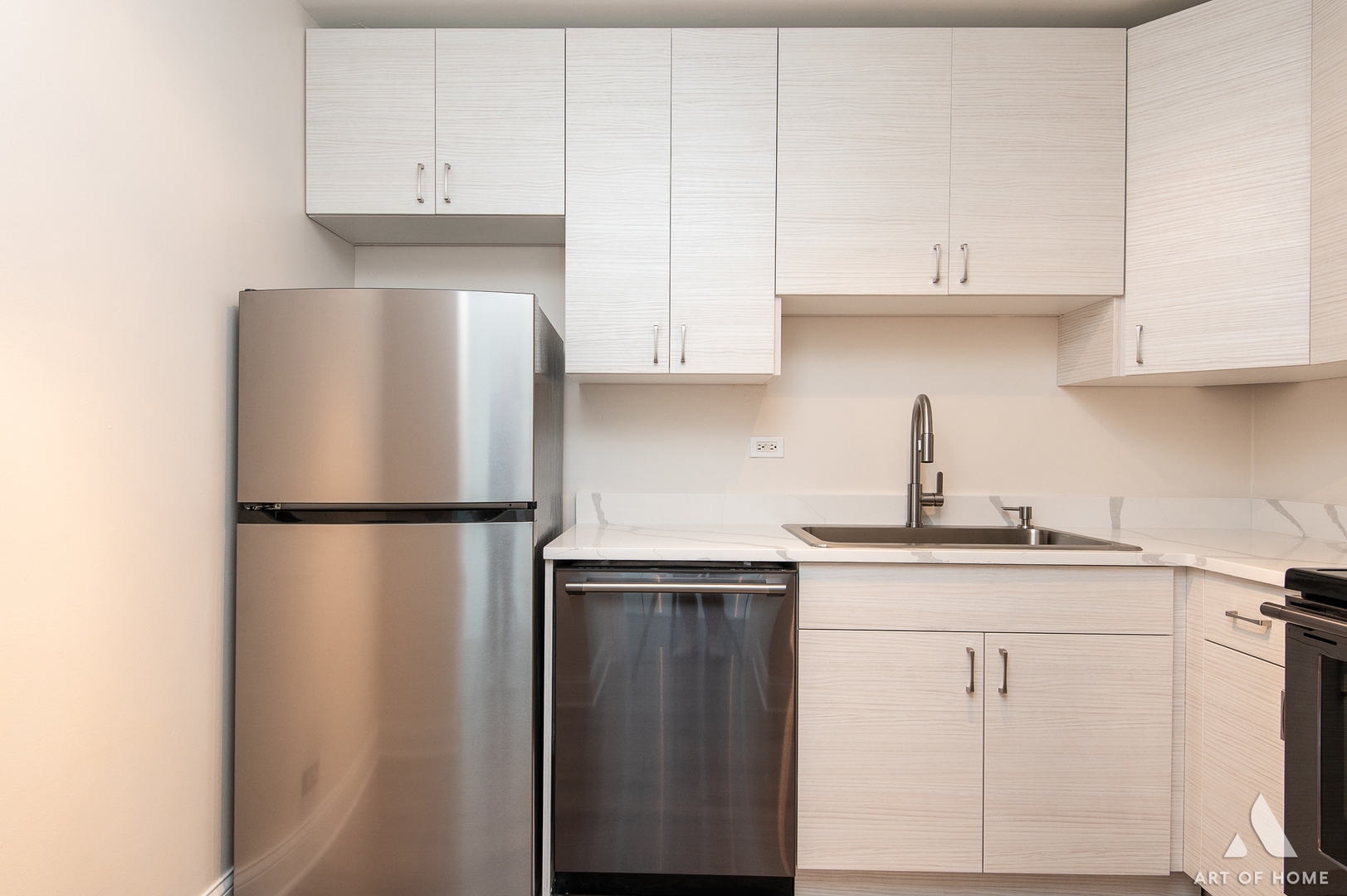 655 West Irving Park Road, Unit 2305 Chicago, IL 60613 - Photo 4 of 28 Gallery Image 4