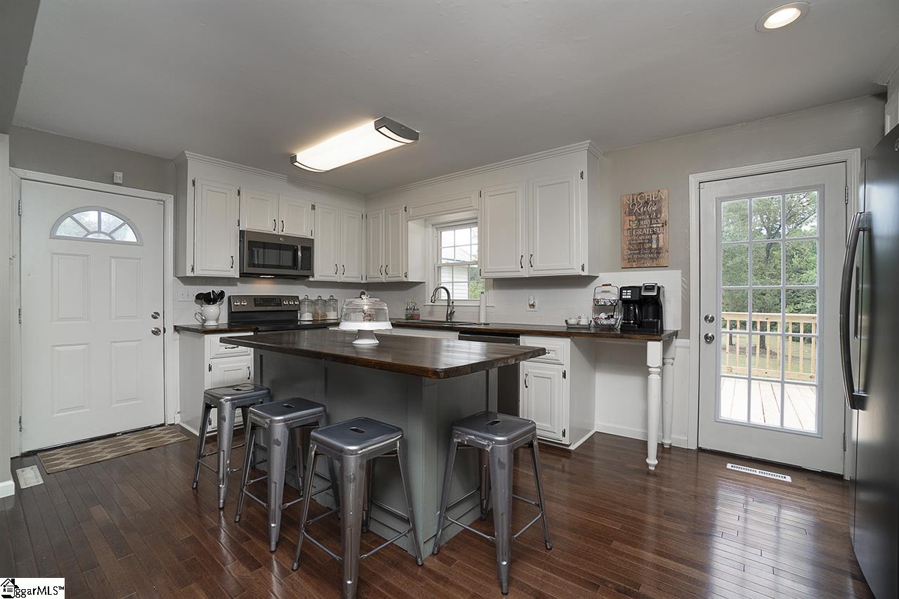 925 Nash Mill Road Fountain Inn, SC 29644 - Photo 3 of 24