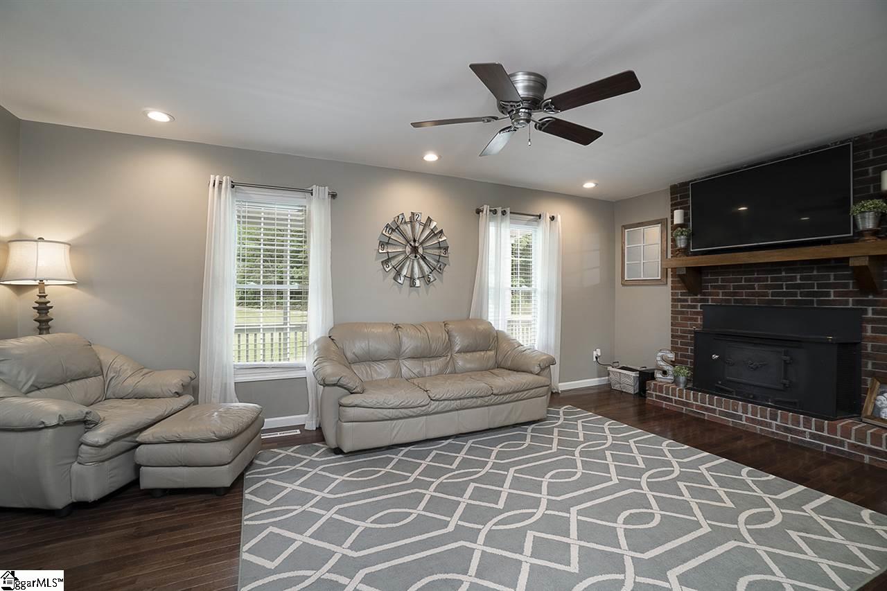 925 Nash Mill Road Fountain Inn, SC 29644 - Photo 7 of 24